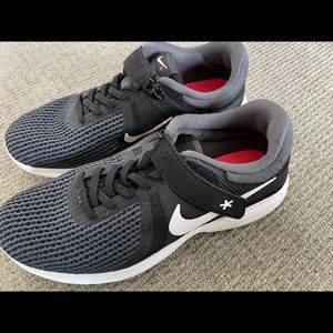 Women’s NIKE Flyease Revolution Black sz 7 running